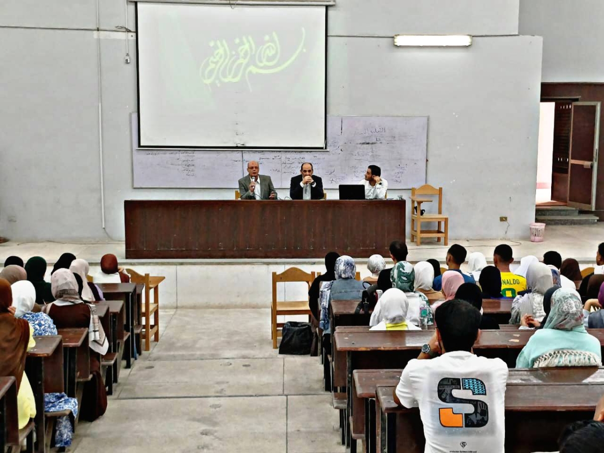 اليوم التعريفي بكلية الآداب – جامعة بنها (المسار العام - البرامج المميزة)