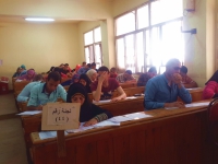 طلاب الفرقة الثانية يؤدون رابع امتحاناتهم في ختام الأسبوع الثاني من امتحانات نهاية العام بالكلية